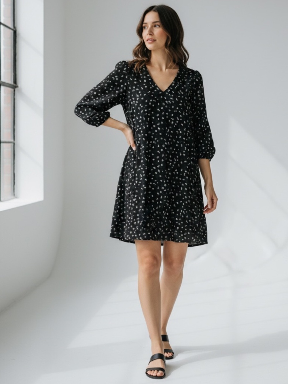 Gap v neck black tiny floral shift dress in excellent condition size medium